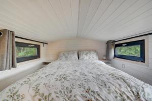 Postel nebo postele na pokoji v ubytování Tiny house face à la forêt - Évasion nature