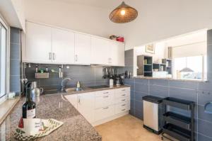 Kuchyň nebo kuchyňský kout v ubytování Algarve Ocean View - Terrace - Parking - AC - Beach + 21 fotografií