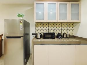 A cozinha ou kitchenette de 2BHK apartment with River Views l 5 star Vibes