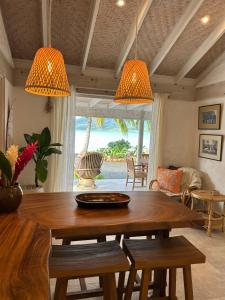 Setusvæði á Coco Bay Villa - Luxury in Simplicity