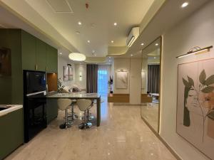 Кухня или мини-кухня в Podomoro Medan - Muji Luxury Suite 2BR Apartment
