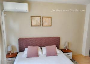 Postel nebo postele na pokoji v ubytování Petkov Family Hotel