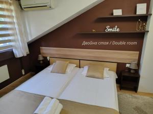 Postel nebo postele na pokoji v ubytování Petkov Family Hotel