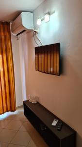 ヴァマ・ヴェケにあるVila Dini(La Rogojini)のリビングルーム(壁掛けテレビ付) +16枚の写真