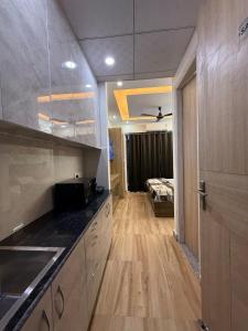Η κουζίνα ή μικρή κουζίνα στο WanderNest stay