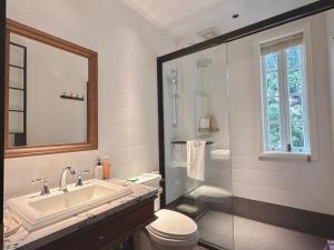 Vannas istaba naktsmītnē Xiamen Gulangyu Bishan Residence