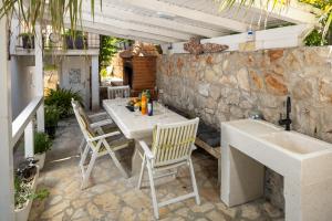 Patio nebo venkovní prostory v ubytování Apartments Dobronic
