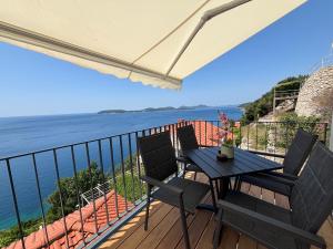 Příroda nedaleko apartmánu + 10 fotografií