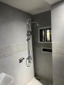 Koupelna v ubytování ComeInn CAS Hotel + 28 fotografií