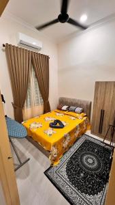 a bedroom with a bed and a ceiling fan at Homestay cikgu Balia in Tanah Merah