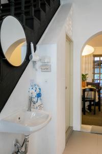 a bathroom with a sink and a mirror at Nap Boriphat in Bangkok