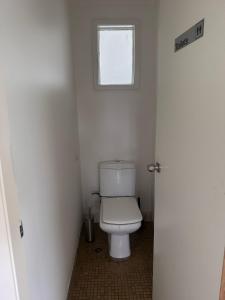 Gambar di galeri bagi Queen Room with Private Balcony - SW4 di Wentworthville