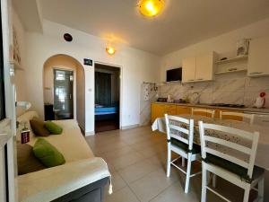Kuchyň nebo kuchyňský kout v ubytování Guest House Pamela