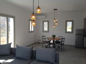 Posezení v ubytování Liopi Village Andros