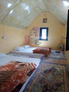 Ένα ή περισσότερα κρεβάτια σε δωμάτιο στο Yeti Stay Kasol