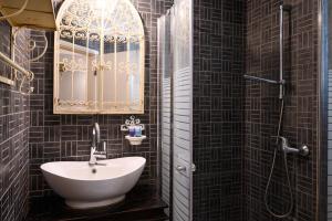 Ένα μπάνιο στο בקתות ילוז של רשת לב הגולן - 6 צימרים מקסימים עם בריכה משותפת ליד הכנרת +47 φωτογραφίες