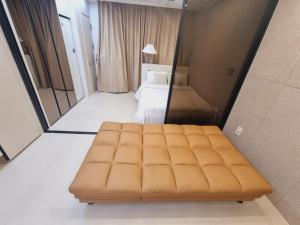 a large room with a bed and a large mirror at 부산 서면 레지던스 신축 힐링 하우스 in Busan