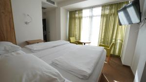 Postel nebo postele na pokoji v ubytování Hotel Tesla