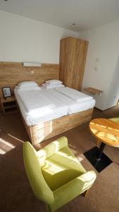 Postel nebo postele na pokoji v ubytování Hotel Tesla