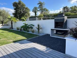 Giardino di Luxurious Architect-Designed Villa with Pool