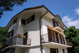 Μπαλκόνι ή βεράντα στο Villa La Pianazza - un OASI nel verde con piscina a pochi minuti da Sestri Levante