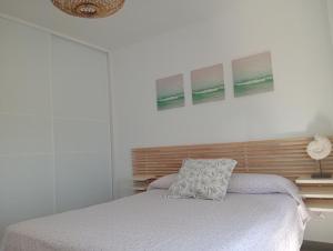 Postel nebo postele na pokoji v ubytování Apartamentos Vacacionales Atlanterra
