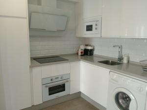 Kuchyň nebo kuchyňský kout v ubytování Apartamentos Vacacionales Atlanterra