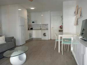 Kuchyň nebo kuchyňský kout v ubytování Apartamentos Vacacionales Atlanterra