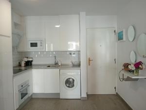 Kuchyň nebo kuchyňský kout v ubytování Apartamentos Vacacionales Atlanterra