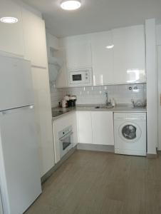 Kuchyň nebo kuchyňský kout v ubytování Apartamentos Vacacionales Atlanterra