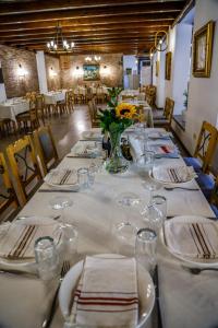 Restaurace v ubytování Oborri Shkodran Boutique Hotel
