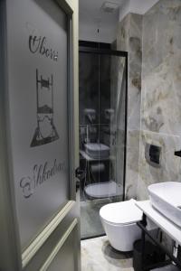 Koupelna v ubytování Oborri Shkodran Boutique Hotel