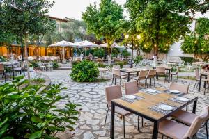 Restaurace v ubytování Oborri Shkodran Boutique Hotel
