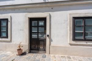 Η πρόσοψη ή η είσοδος του VLA - Urban Style