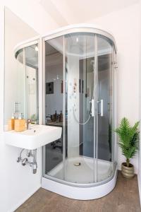 Ένα μπάνιο στο VLA - Urban Style