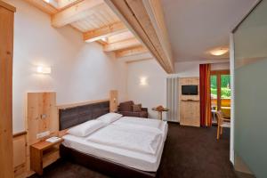 TV a/nebo společenská místnost v ubytování Hotel Schennerhof