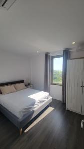 Φωτογραφία από το άλμπουμ του Cape of Rodon Sunset Duplex σε Shetaj