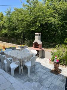 Foto dalla galleria di Apartmani Foresta a Kras