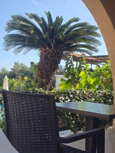Сад в Five Fingers Holiday Bungalows