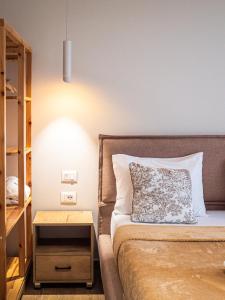 Postel nebo postele na pokoji v ubytování Ion Rooms