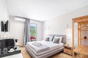 Postel nebo postele na pokoji v ubytování Ion Rooms