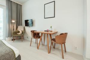 Μια τηλεόραση ή/και κέντρο ψυχαγωγίας στο Time Apartments Ylistönmäki