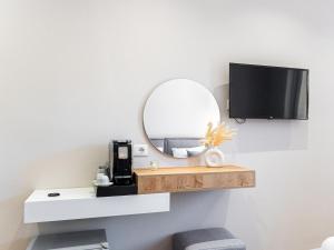TV a/nebo společenská místnost v ubytování Ion Rooms