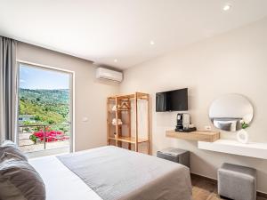 TV a/nebo společenská místnost v ubytování Ion Rooms