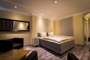 Postel nebo postele na pokoji v ubytování Hotel am Markt