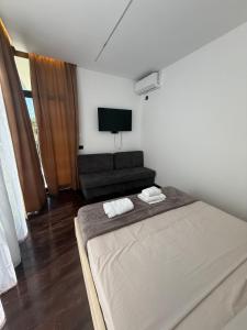 a bedroom with a bed and a couch at Lumi i Jetës in Dajç +10 photos