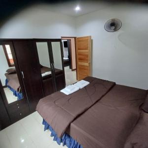 a bedroom with a bed and a mirror at Lamai viking bungalow in Koh Samui
