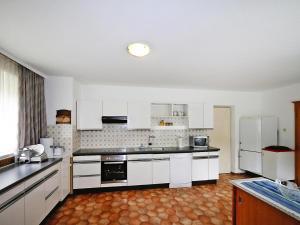 Kuchyňa alebo kuchynka v ubytovaní holiday home Bergheim, Fügen