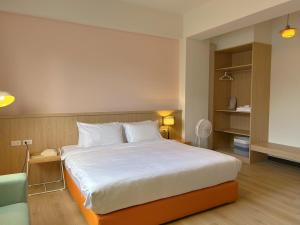 Postel nebo postele na pokoji v ubytování Orange Homestay