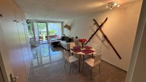 Φωτογραφία από το άλμπουμ του Stylish Alpine Studio in Davos, Wifi & Netflix στο Νταβός